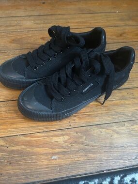 Rocket Dog Black Canvas Low-Top Sneakers